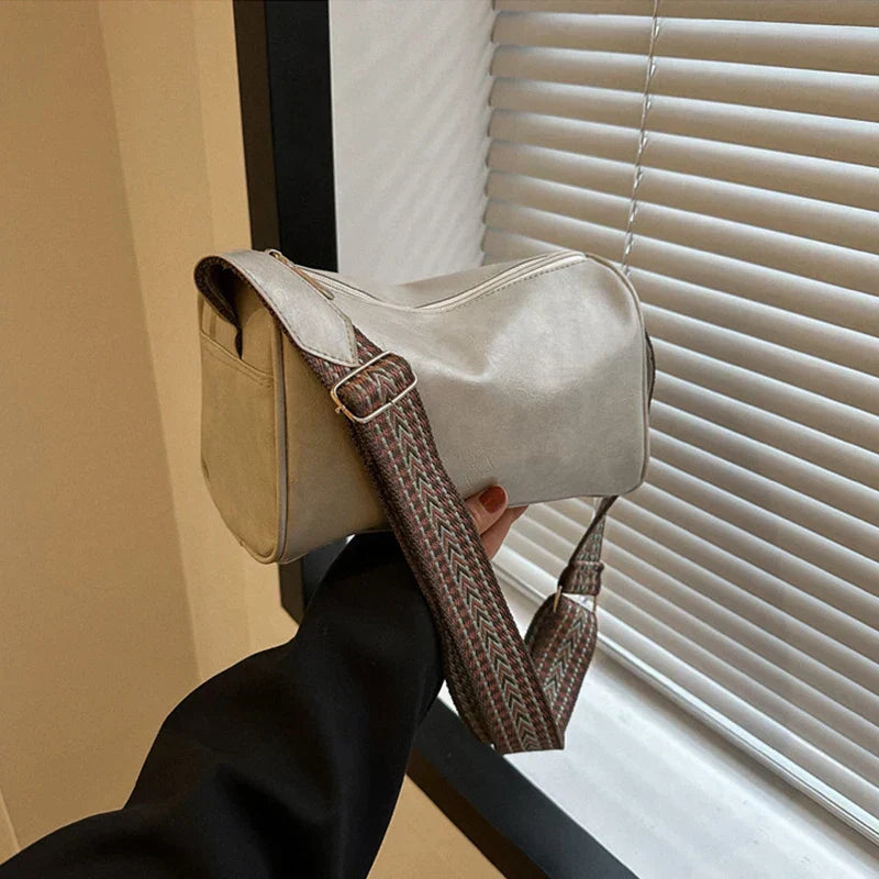 Bjørks™ | Stilren skulderveske med moderne stropp