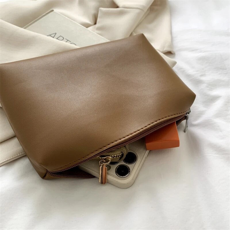 Bjørks™ | Minimalistisk skulderveske i moderne snitt