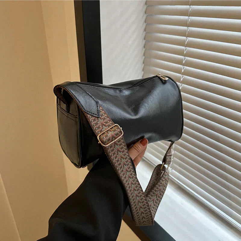 Bjørks™ | Stilren skulderveske med moderne stropp